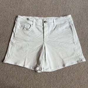 American Eagle 14 Midi Shorts Super Stretch White